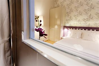 Sonder Vasanta Hotel